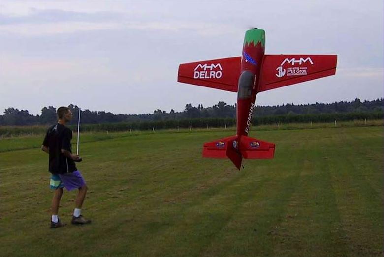 avion voltige torque roll